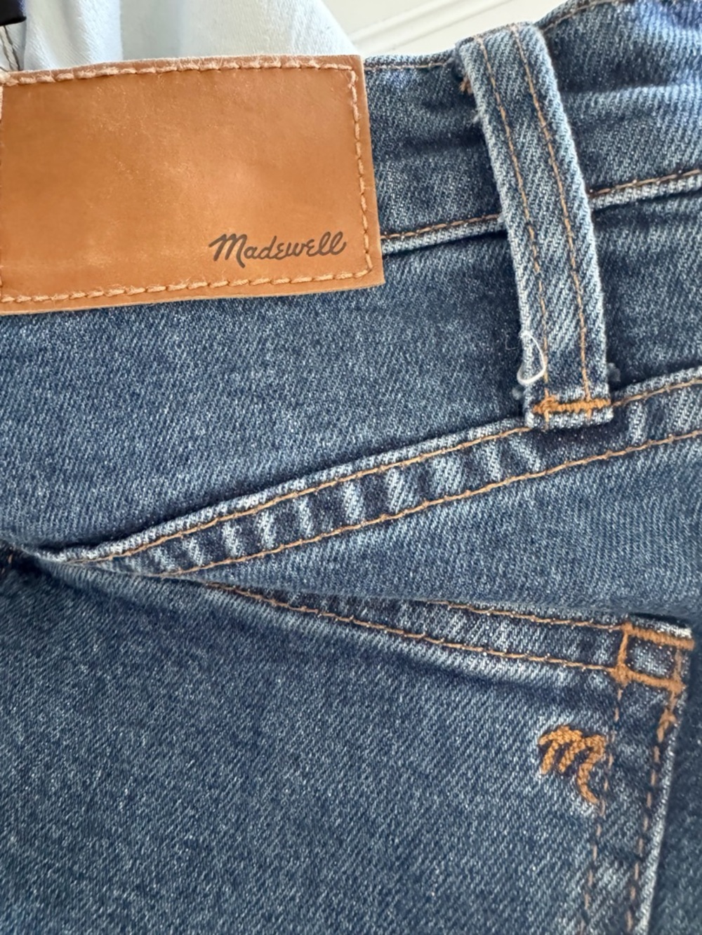 Madewell Tapered Jeans in Bellclaire Wash - Size 24 - Picture 4 of 6